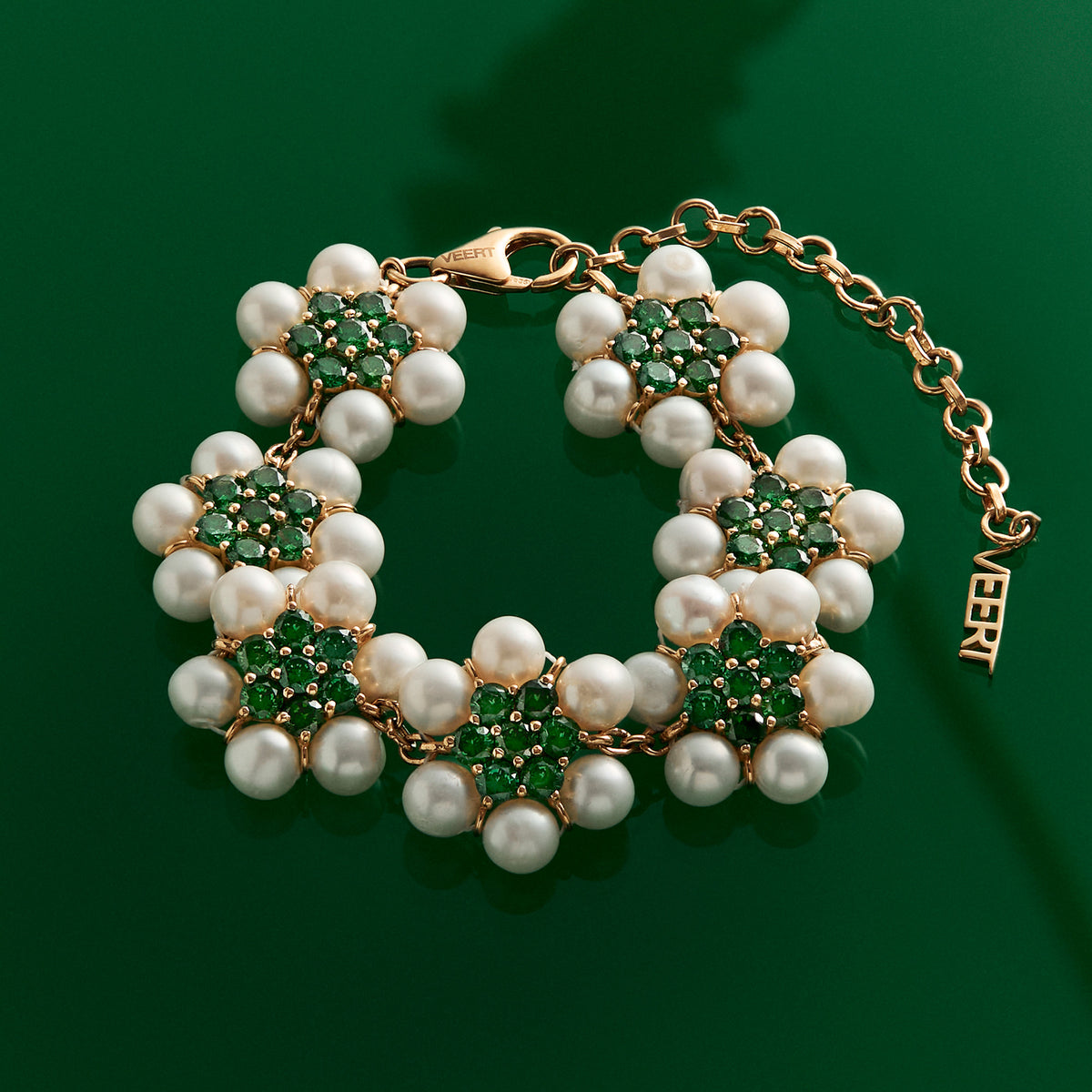 The 42 Pearl Green Flower Bracelet in Yellow Gold – VEERT