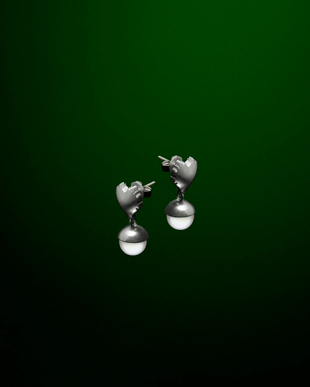 The Flame Heart Freshwater Pearl Earring in White Gold