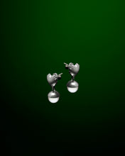Load image into Gallery viewer, The Flame Heart Freshwater Pearl Earring in White Gold