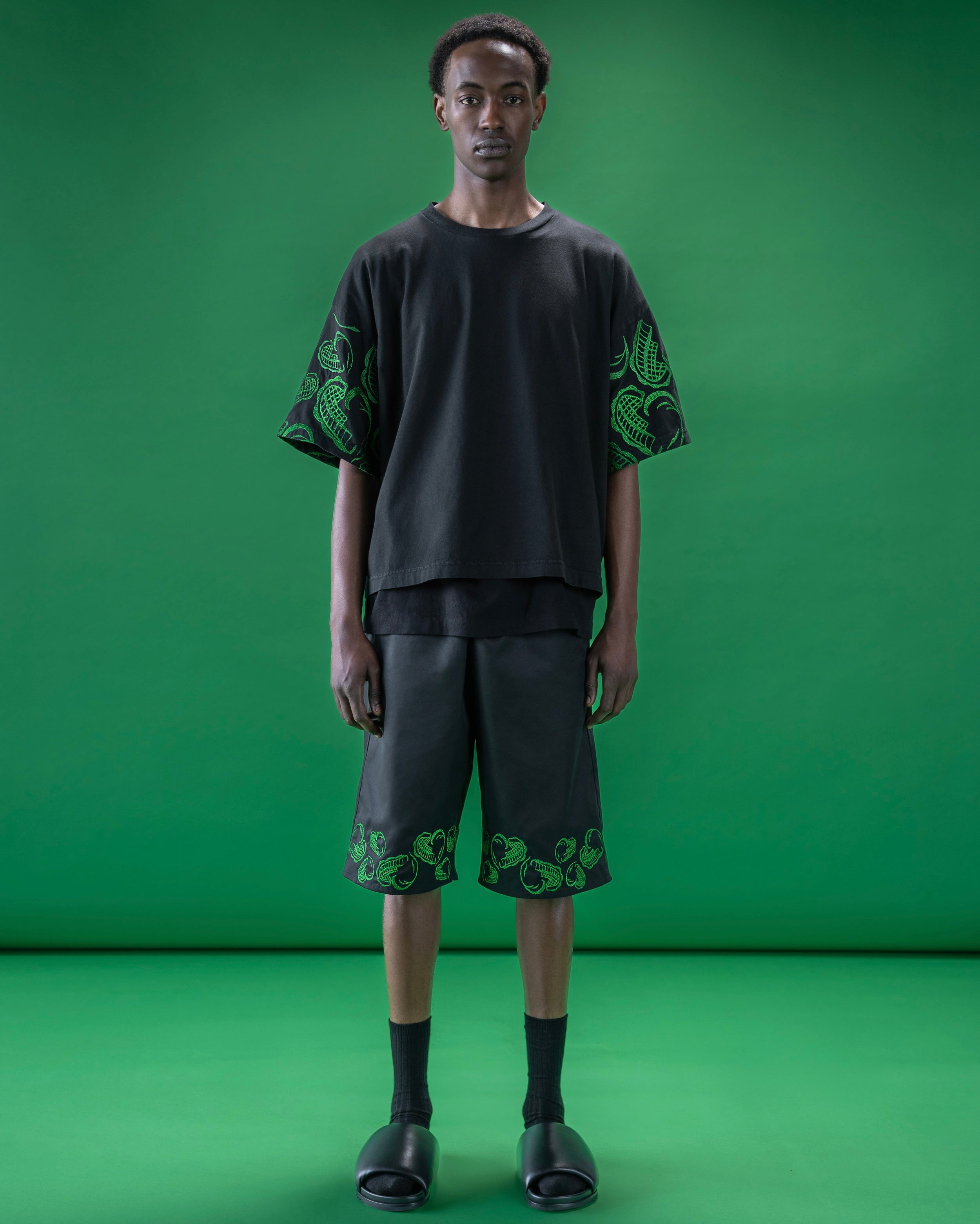 HEART EMBROIDERED SHORTS