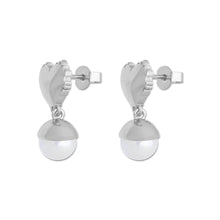 Load image into Gallery viewer, The Flame Heart Freshwater Pearl Earring in White Gold
