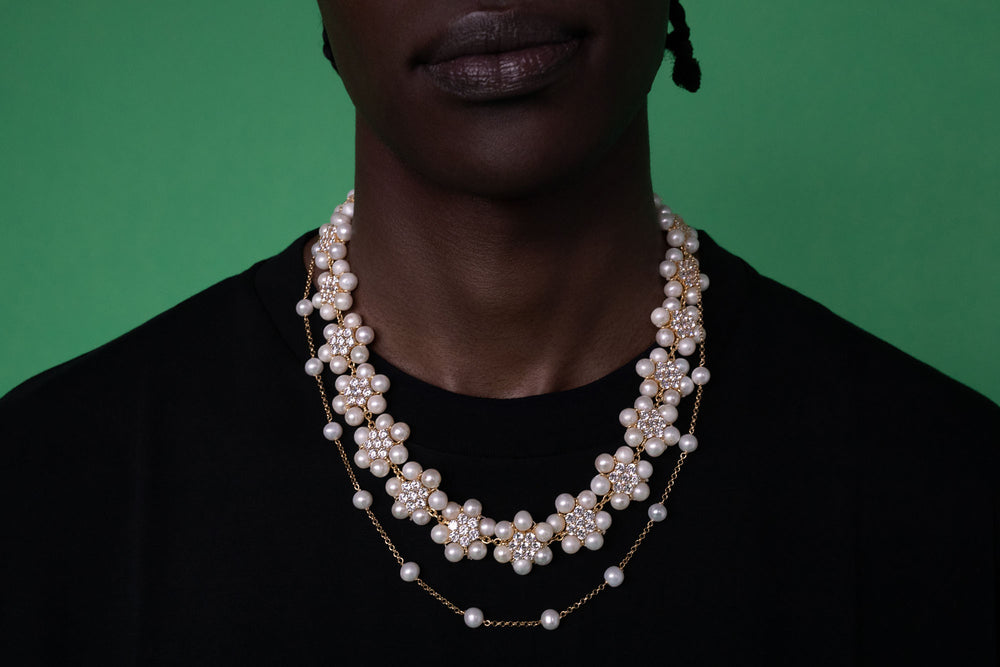 The 114 Pearl Clear Flower Necklace in Yellow Gold