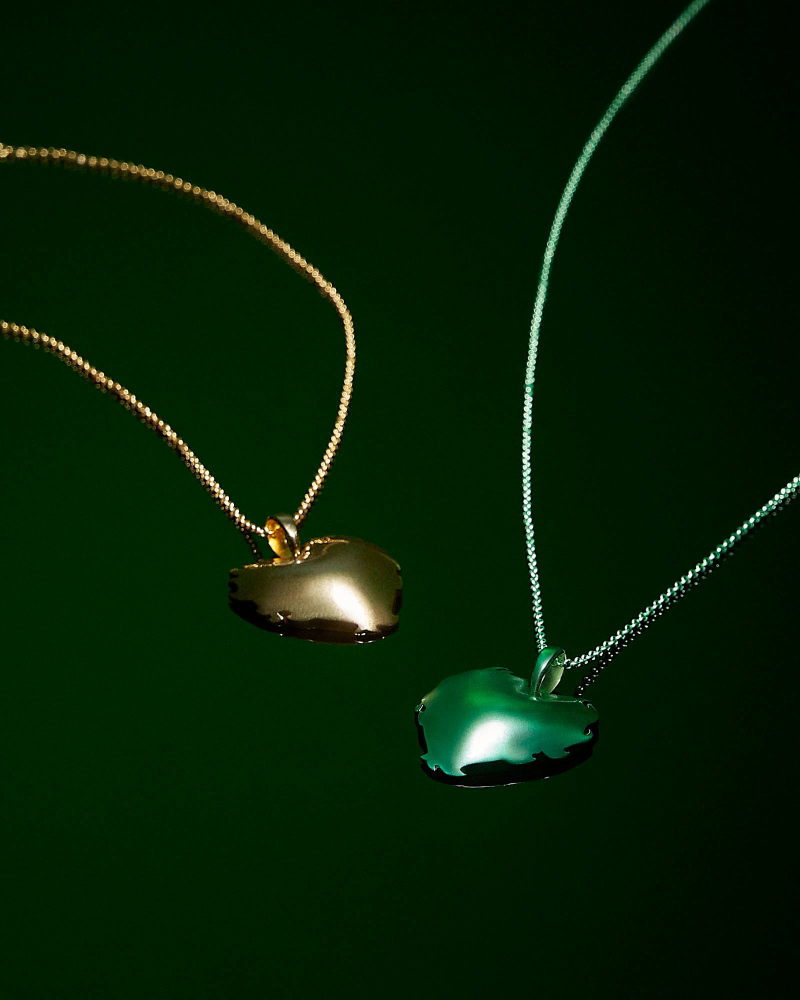 VEERT - The Flame Heart Pendant Chain in Green Coating