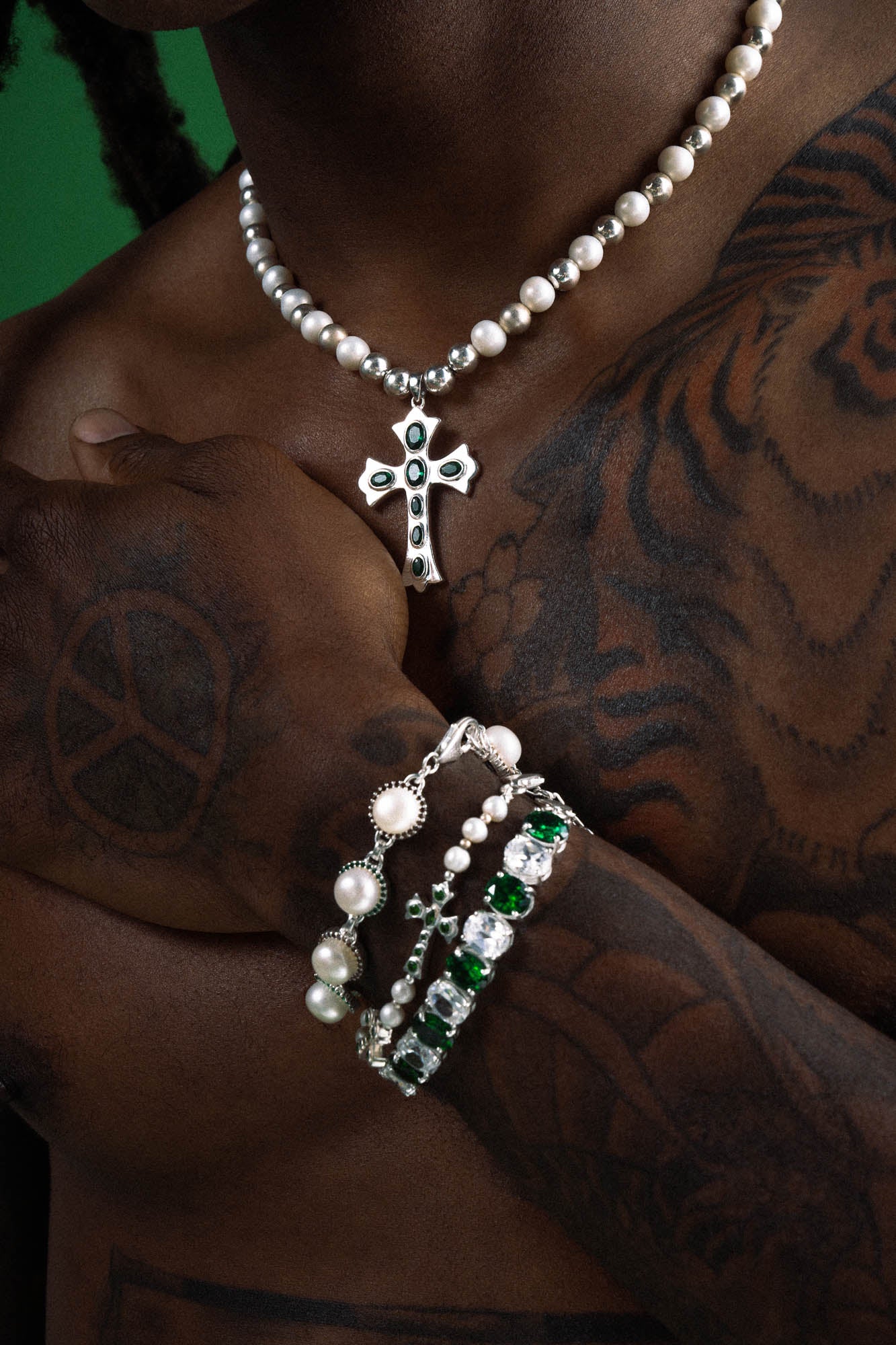 VEERT - The Green Cross Freshwater Pearl Necklace in White Gold