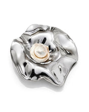 Load image into Gallery viewer, The Pearl Shell Brooch 
