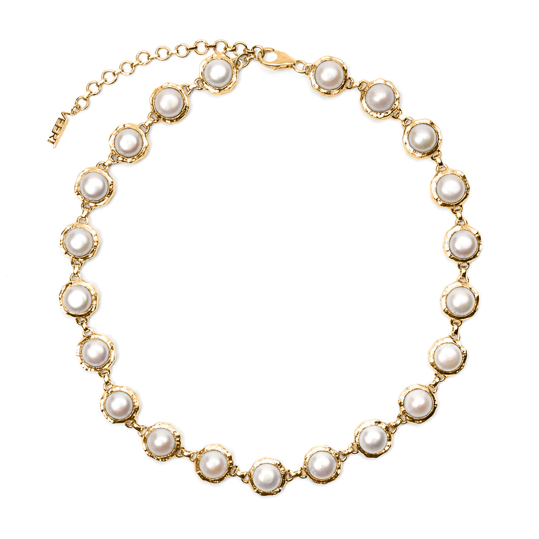 The Pearl Circle Necklace in Yellow Gold
