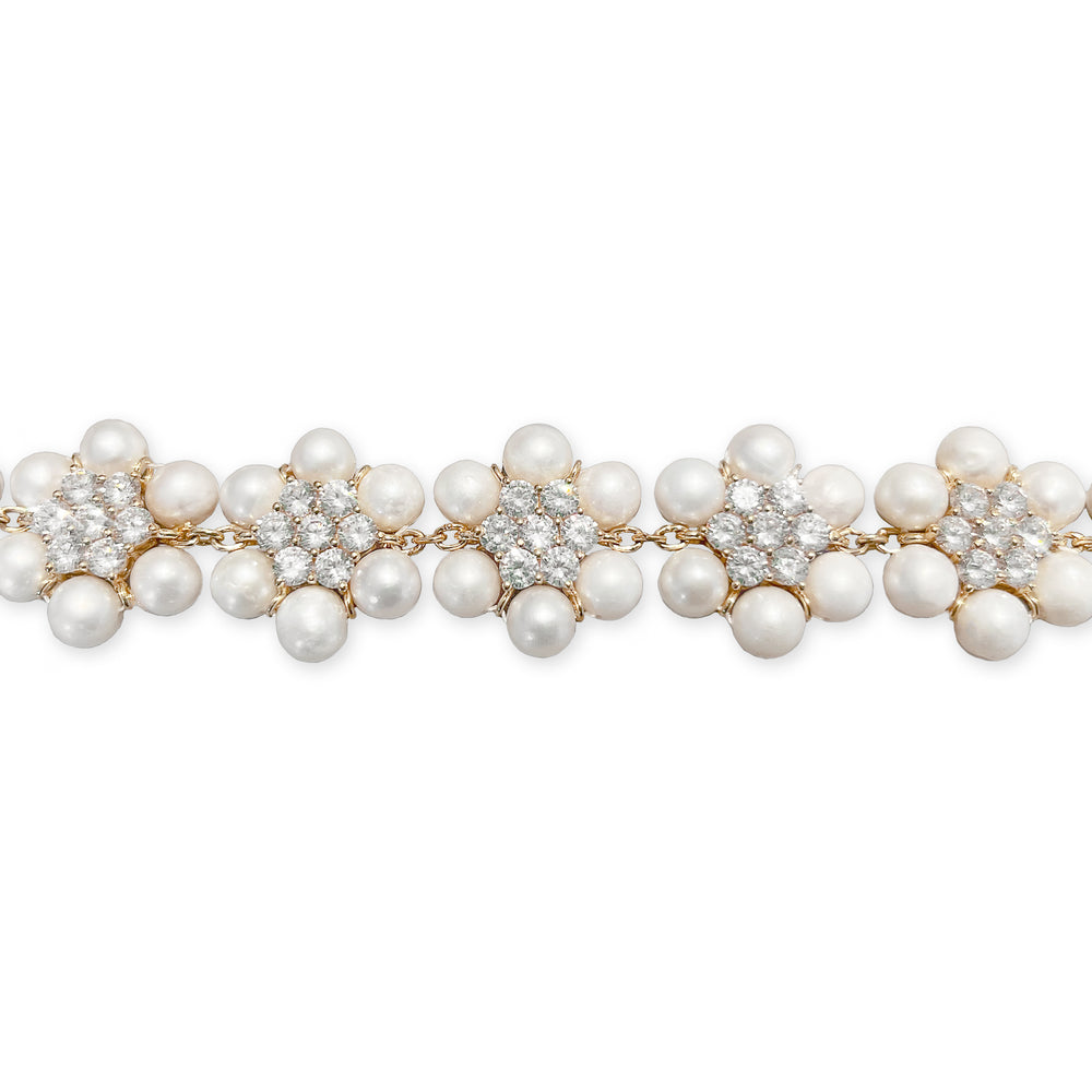 The 114 Pearl Clear Flower Necklace in Yellow Gold