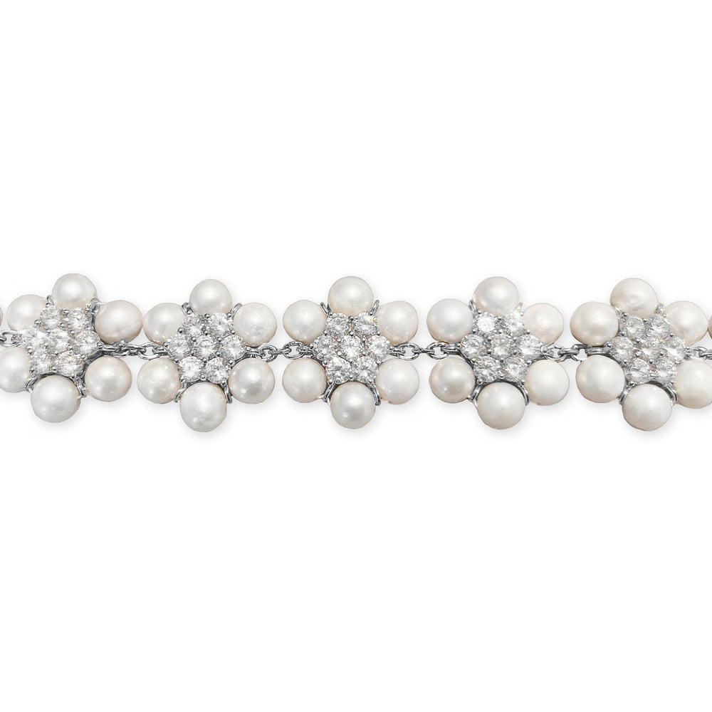 The 114 Pearl Clear Flower Necklace in White Gold