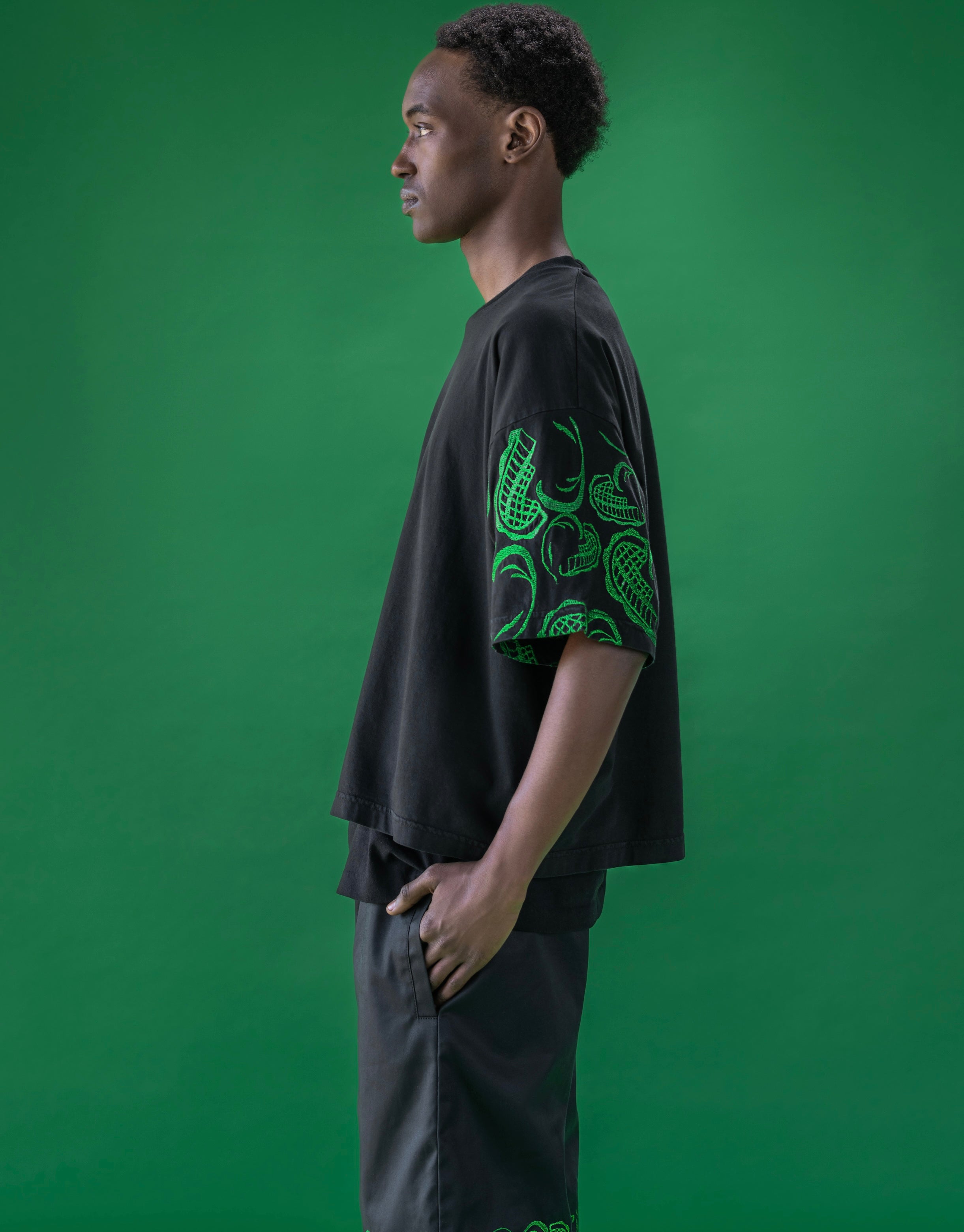 HEART EMBROIDERED T-SHIRT