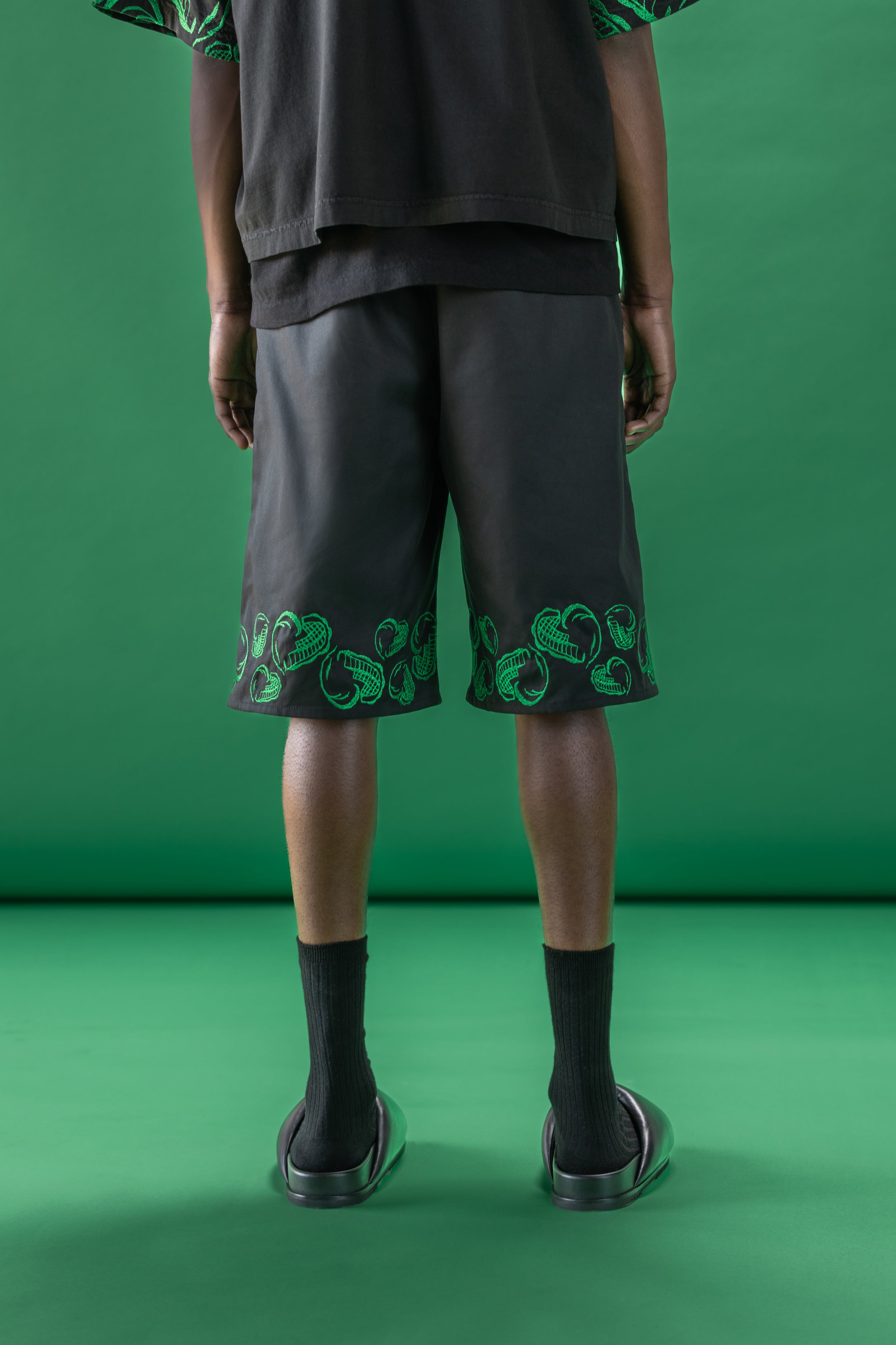 HEART EMBROIDERED SHORTS