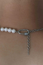 Load image into Gallery viewer, Verrt Pearl Necklace
