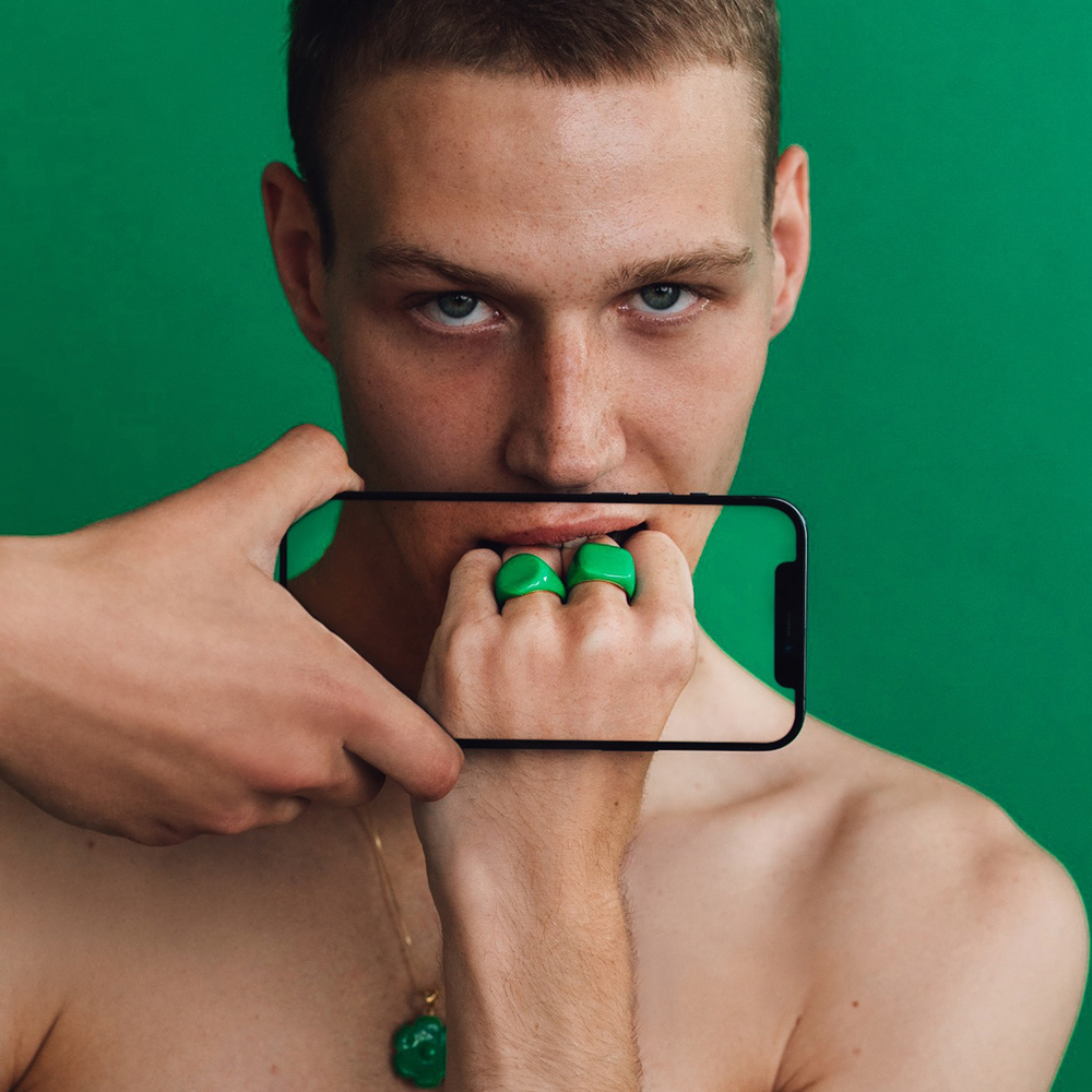 VEERT - Green Enamel Round Signet Ring